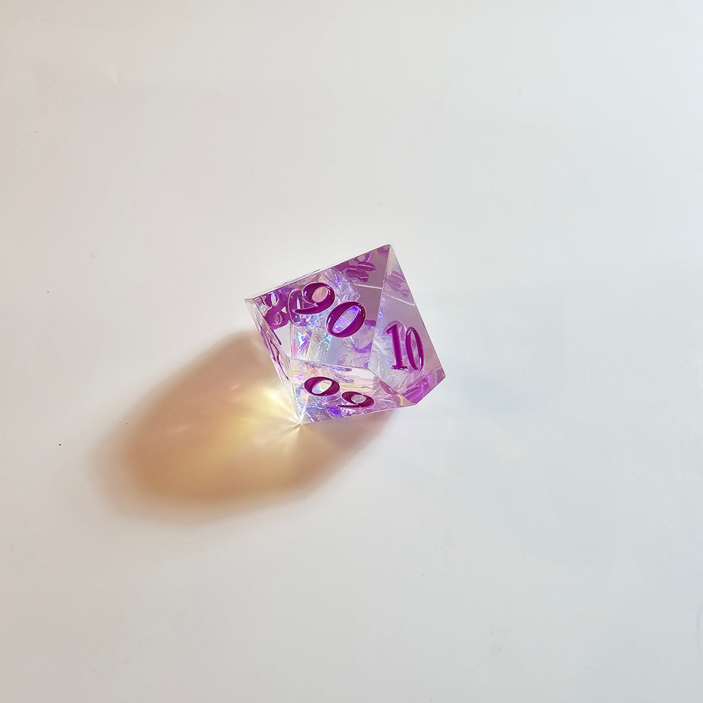 Ensemble de dés en résine à bords tranchants Mystic Veil violet