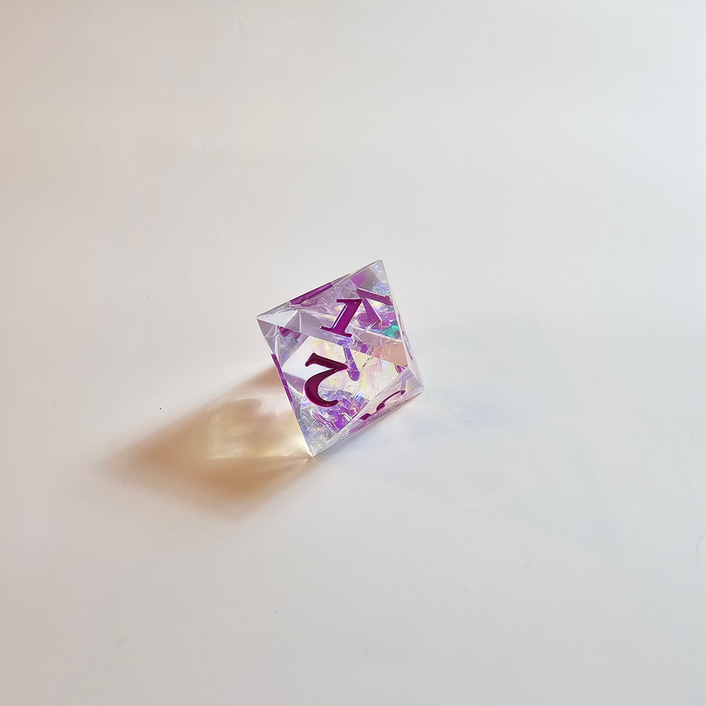 Ensemble de dés en résine à bords tranchants Mystic Veil violet