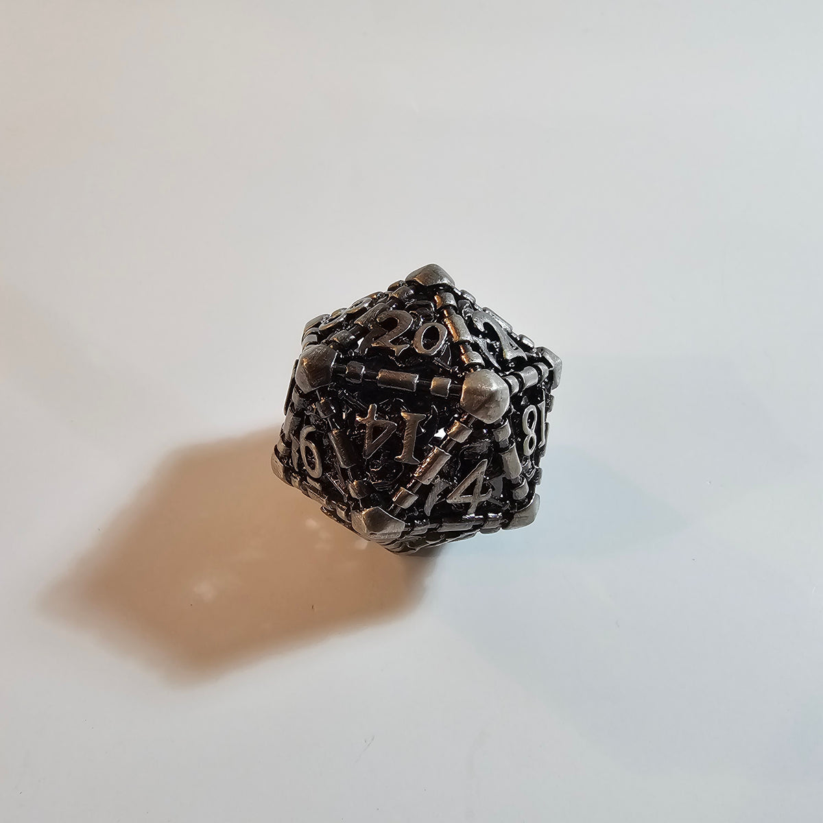 Jeu de dés en métal creux « Faucheuse »