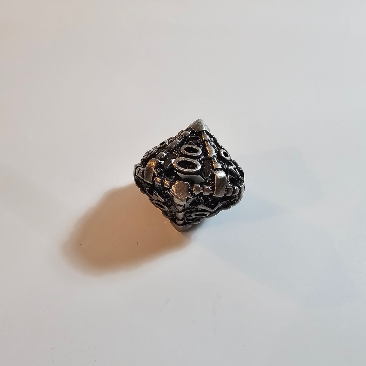 Jeu de dés en métal creux « Faucheuse »