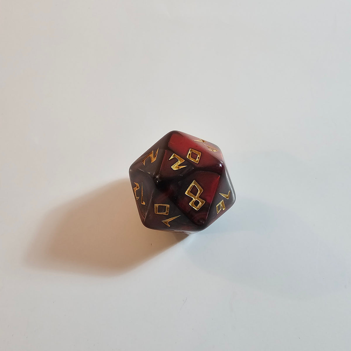 Set di dadi in acrilico intagliato rosso