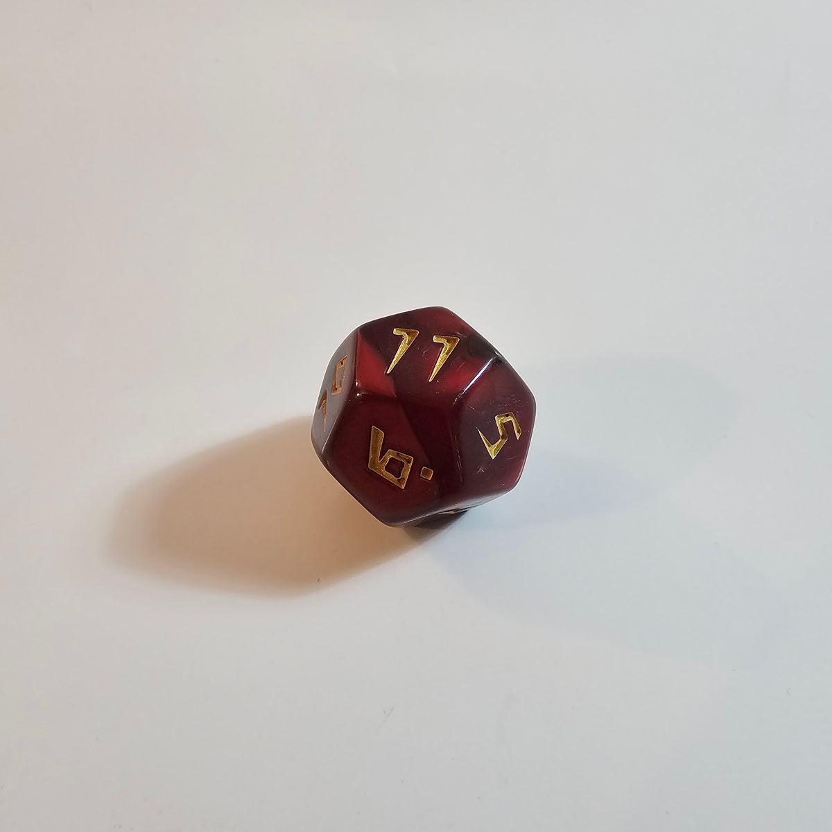 Set di dadi in acrilico intagliato rosso