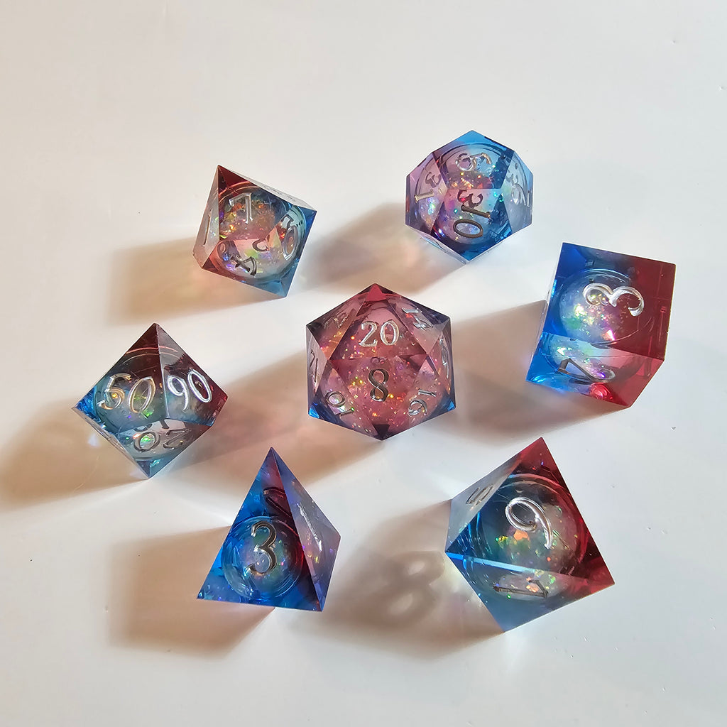 Set di dadi in resina con nucleo liquido Cosmic Firestorm