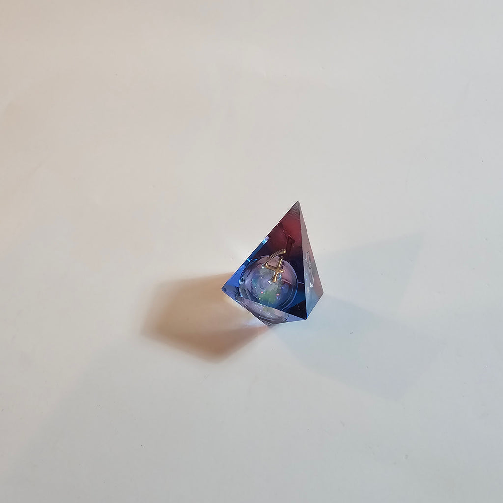 Set di dadi in resina con nucleo liquido Cosmic Firestorm