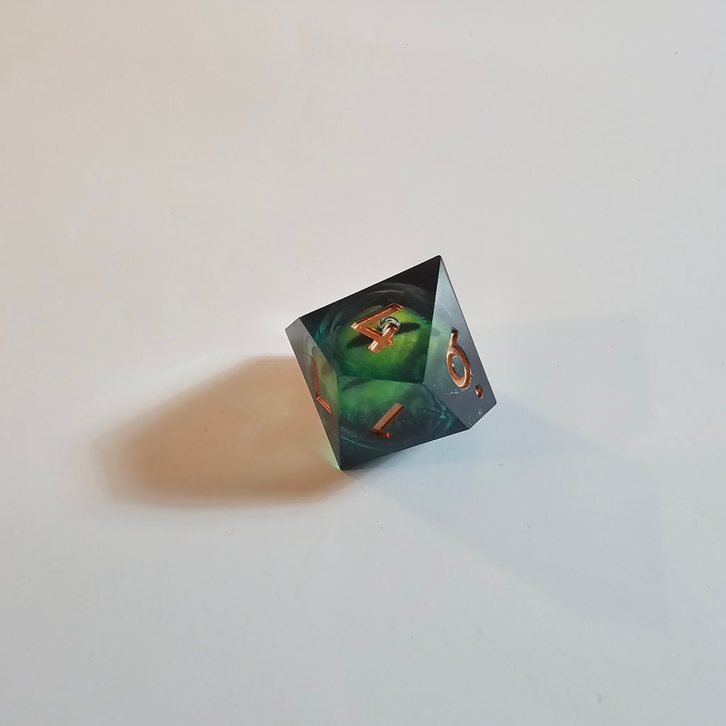 Set di dadi in resina con nucleo liquido "Occhio di Drago Verde"