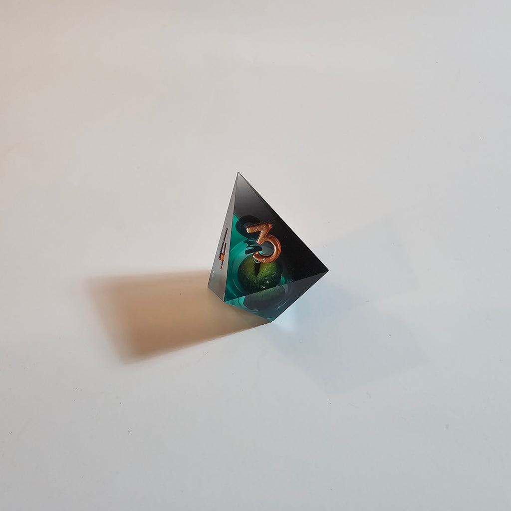 Set di dadi in resina con nucleo liquido "Occhio di Drago Verde"