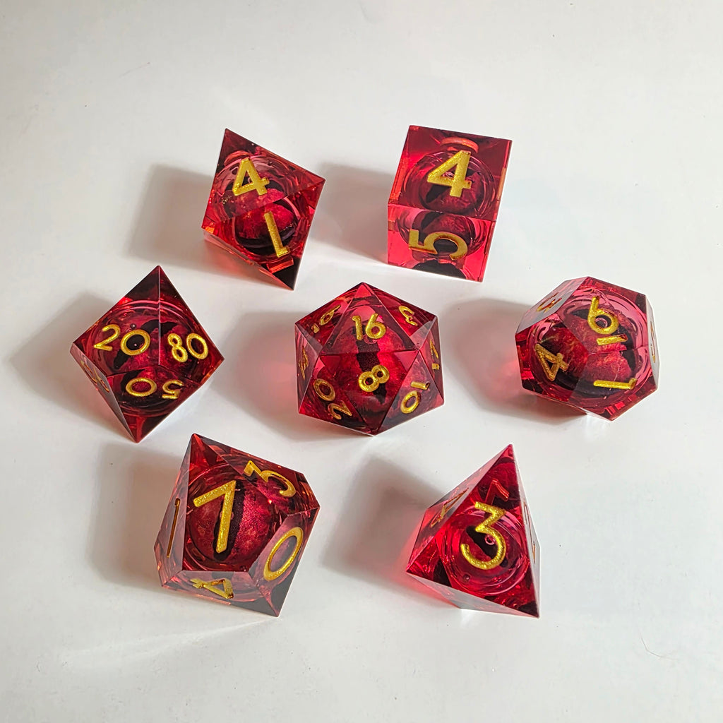 Juego de dados de resina con núcleo líquido Ojo de Dragón Rojo