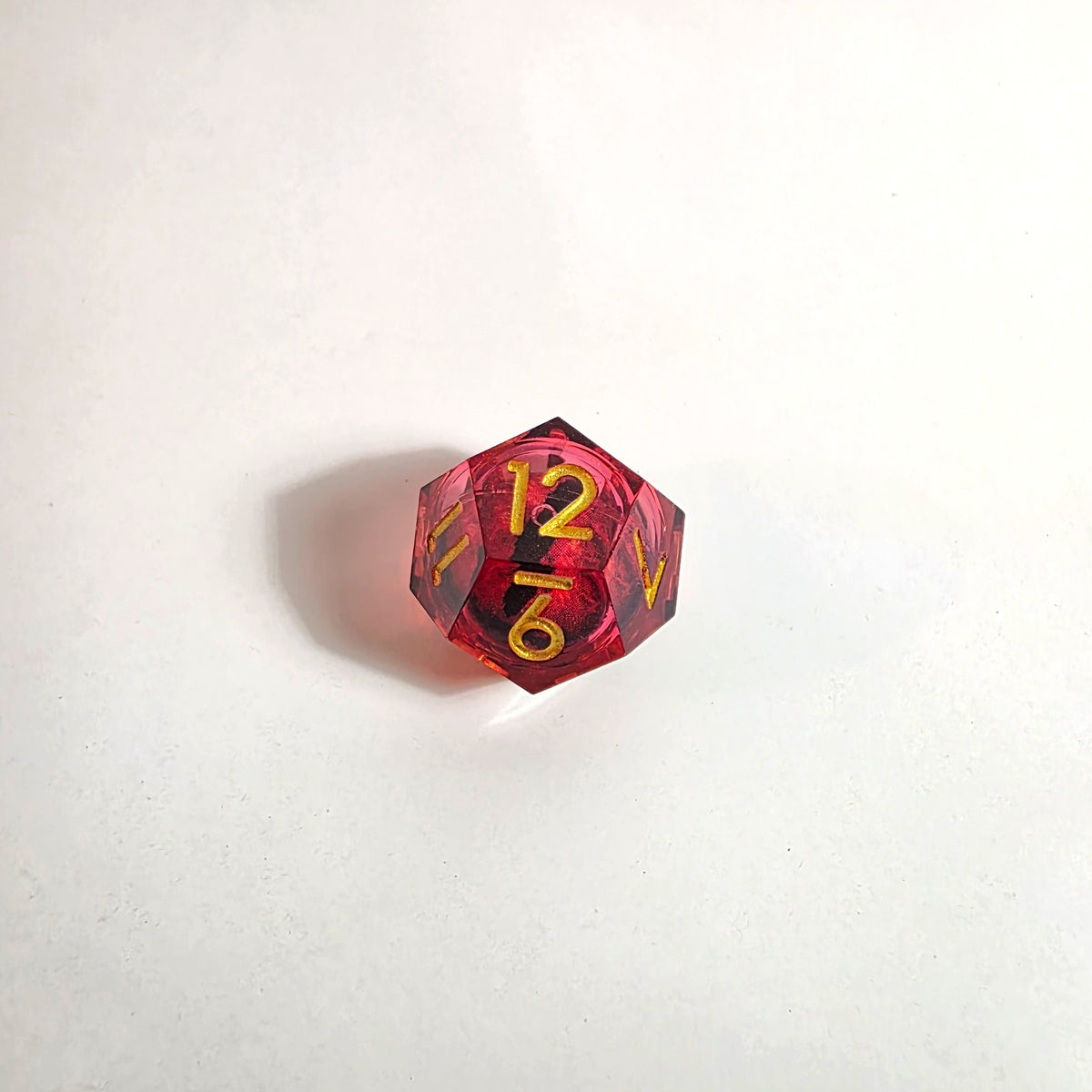 Juego de dados de resina con núcleo líquido Ojo de Dragón Rojo