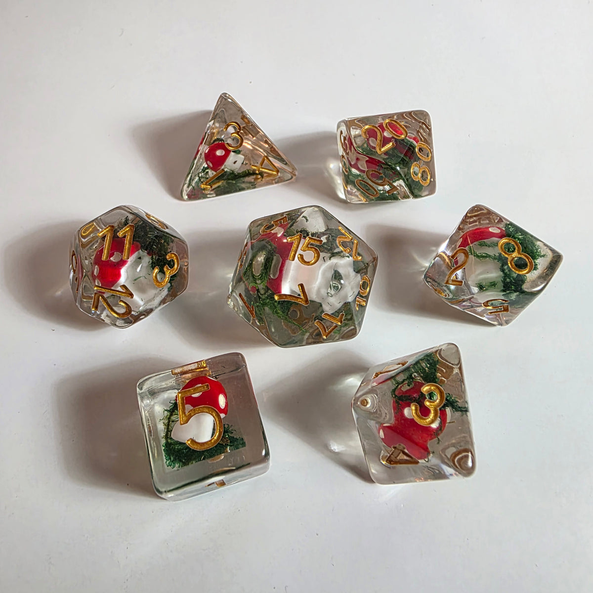 Set di dadi in acrilico fungo rosso