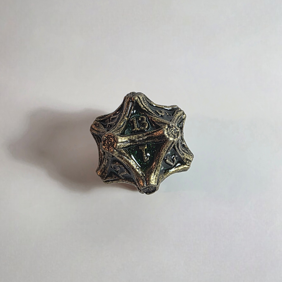 Druidischer Knotenholz-Metallwürfelsatz