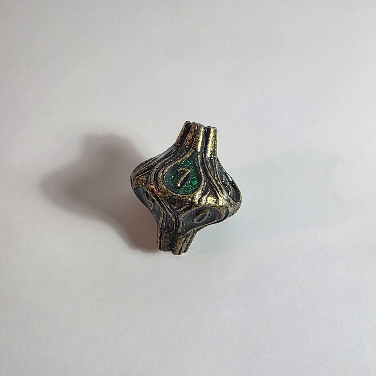 Druidischer Knotenholz-Metallwürfelsatz
