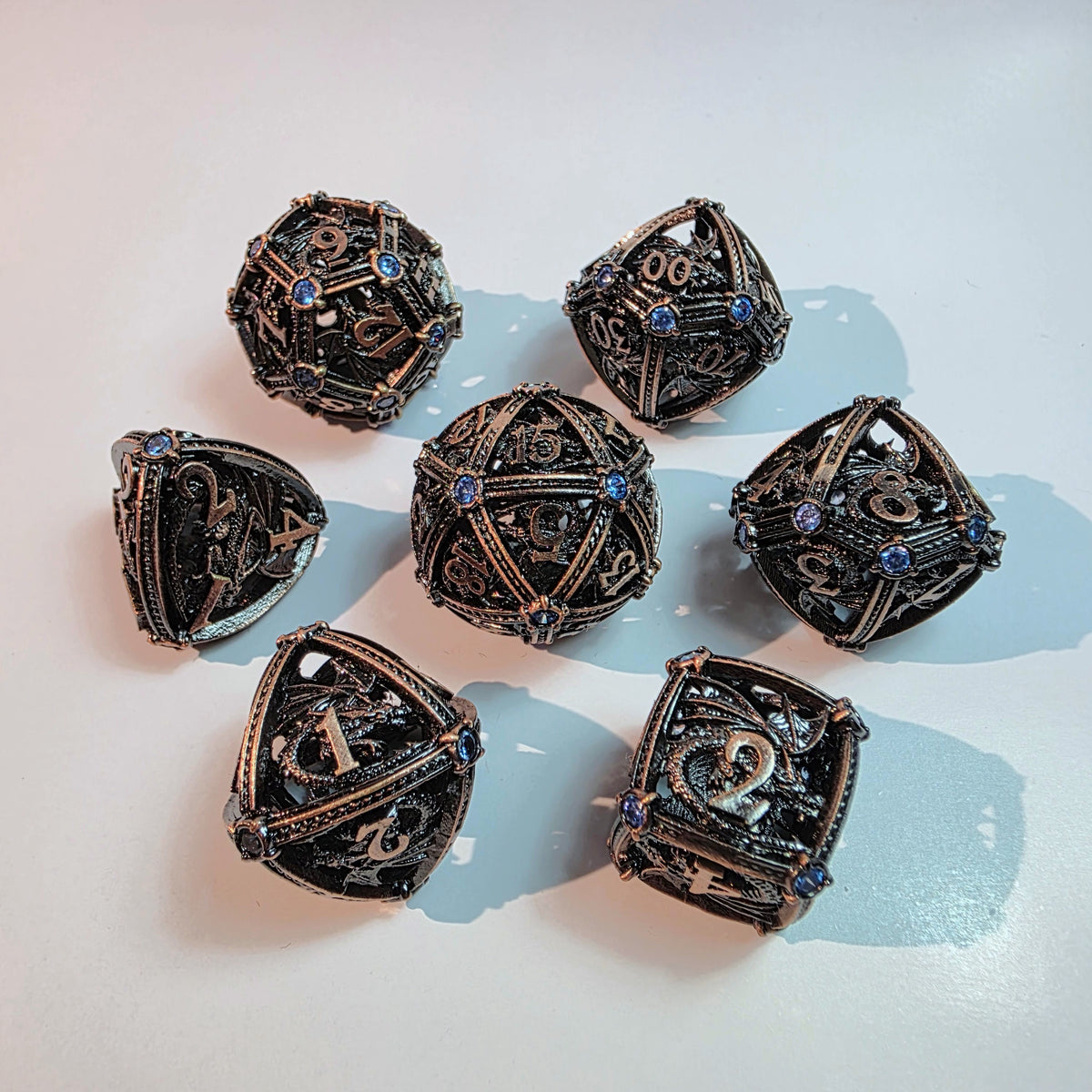 Messing Saphir Drachenkrone Hohlmetall-Würfelset