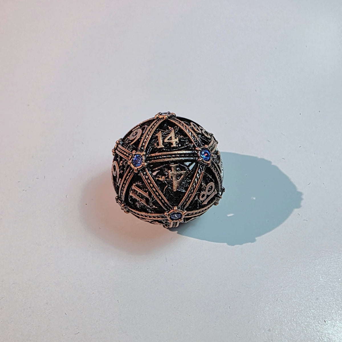 Messing Saphir Drachenkrone Hohlmetall-Würfelset
