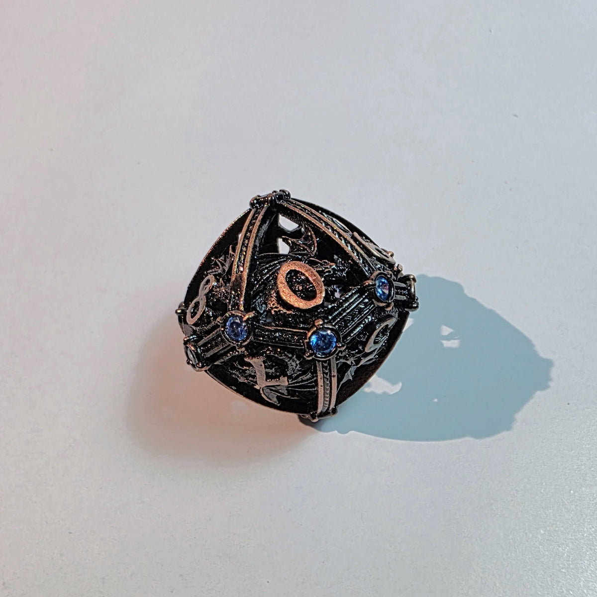 Messing Saphir Drachenkrone Hohlmetall-Würfelset