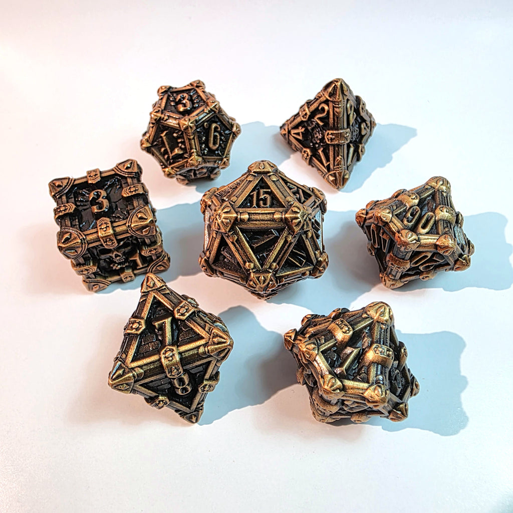 Jeu de dés en métal massif doré vieilli Deathmask
