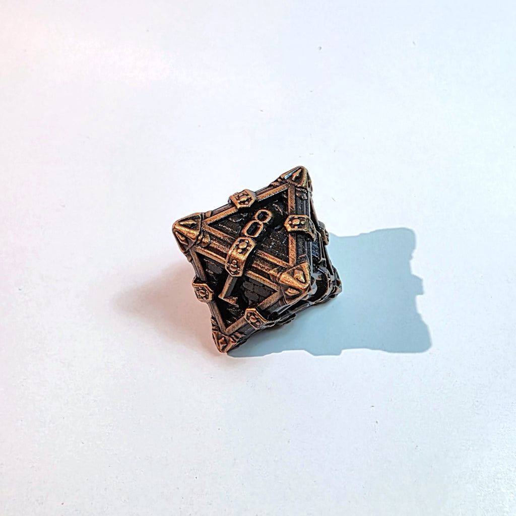 Jeu de dés en métal massif doré vieilli Deathmask