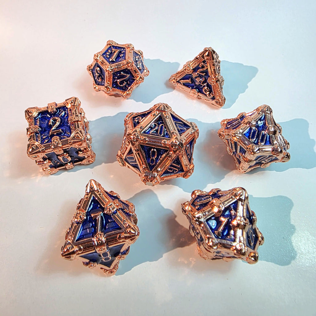 Set di dadi in metallo pieno Deathmask color rame blu