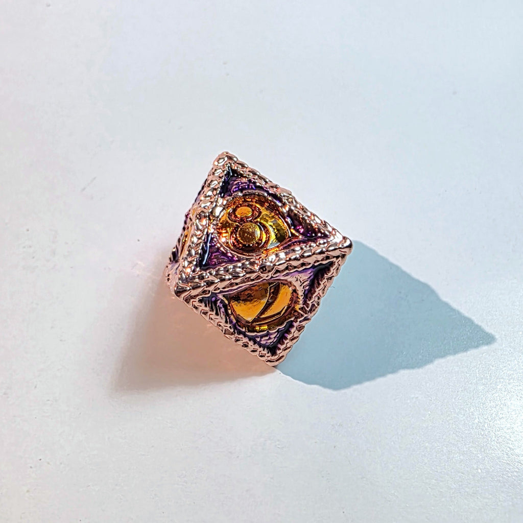 Jeu de dés en métal massif ambre et violet