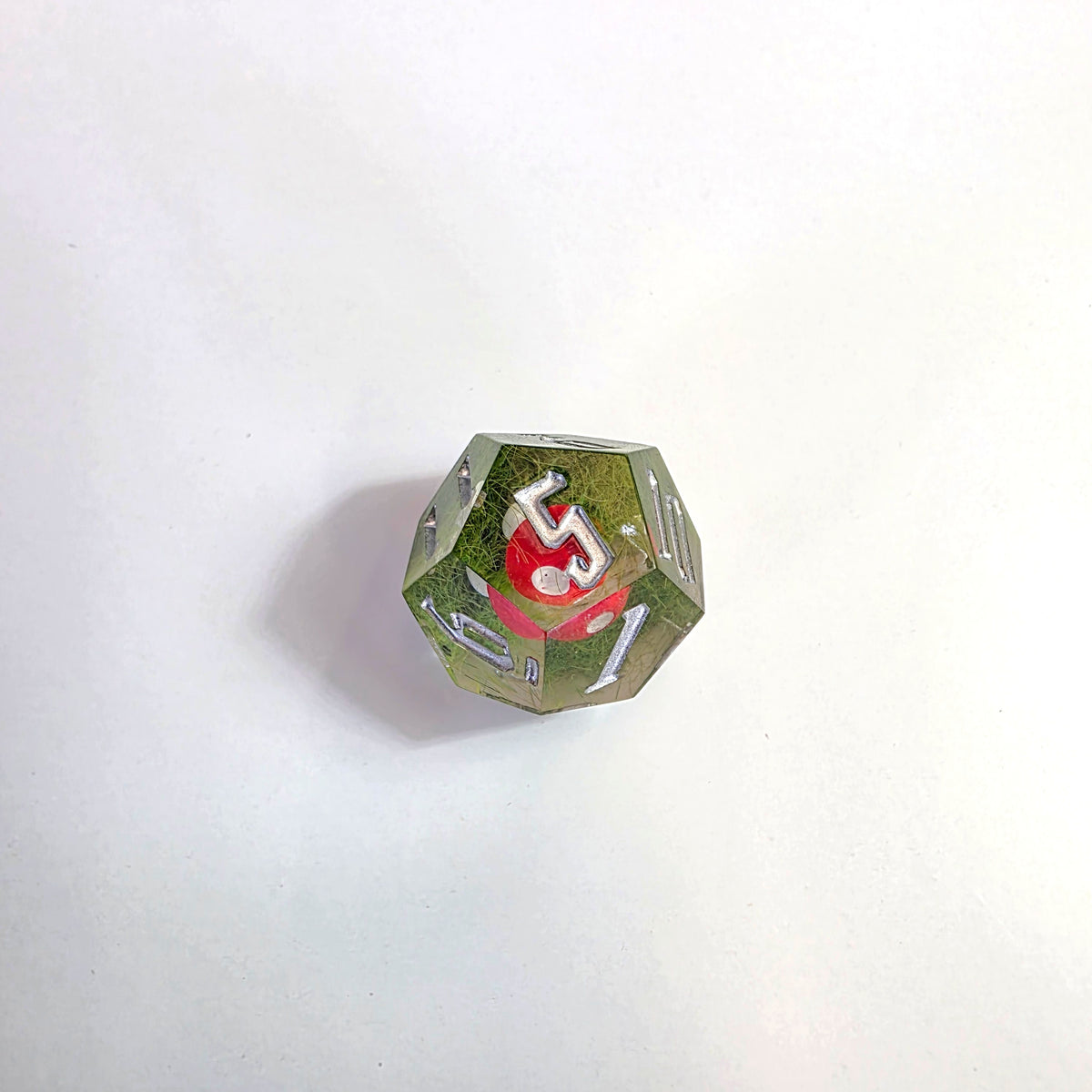 Set di dadi in resina fatti a mano fungo rosso