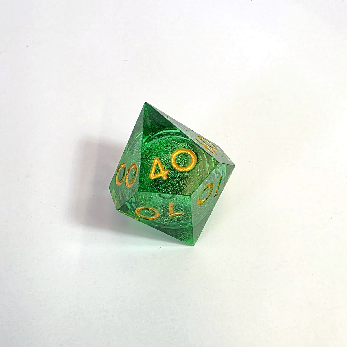 Set di dadi in resina con nucleo liquido verde