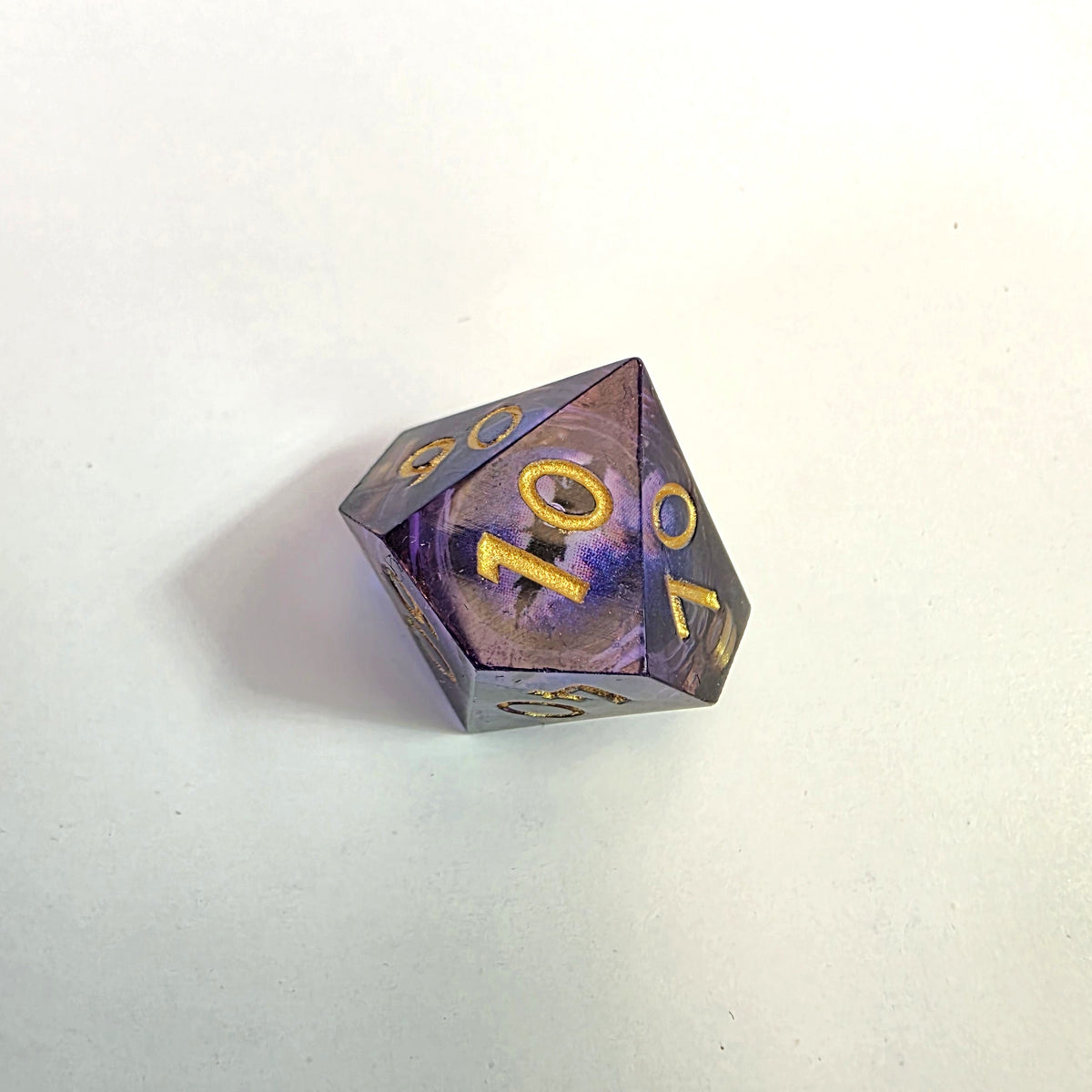 Ensemble de dés en résine à cœur liquide « Œil de dragon violet »