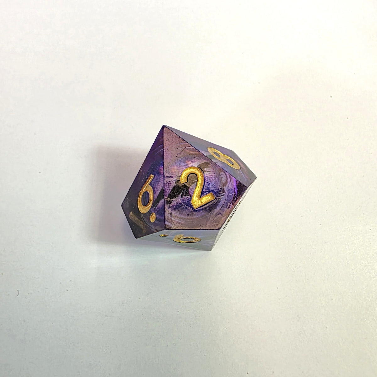 Ensemble de dés en résine à cœur liquide « Œil de dragon violet »