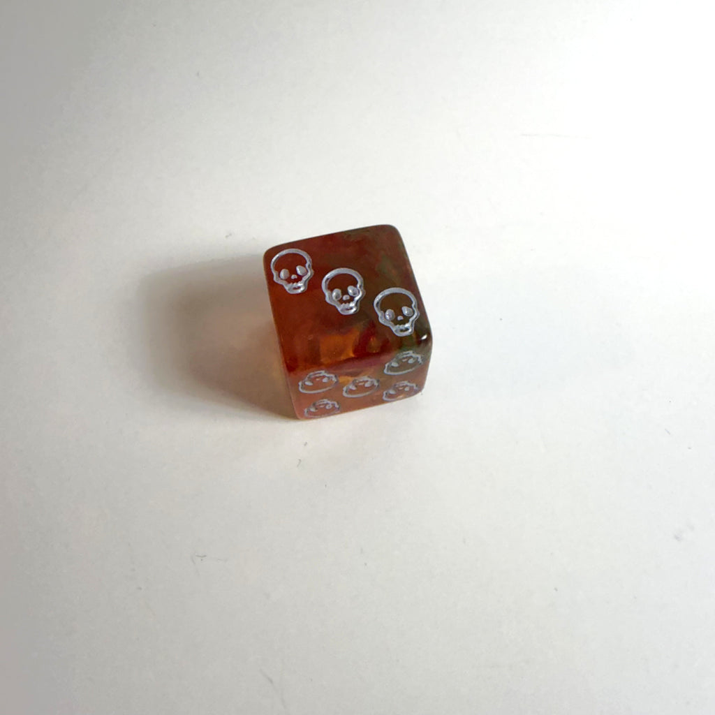 Акрилна зарче-череп D6