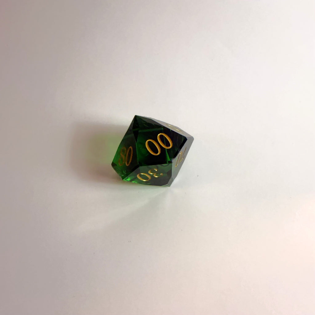 Ensemble de dés en résine vert taillés à la main