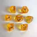 Ensemble de dés en résine jaune faits main taille gemme