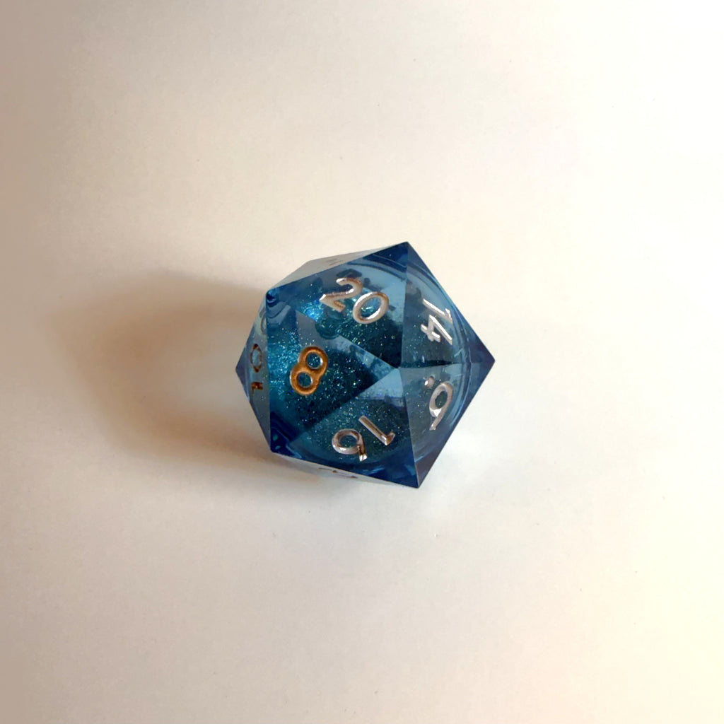 Dado de 20 caras (D20) azul claro y robusto