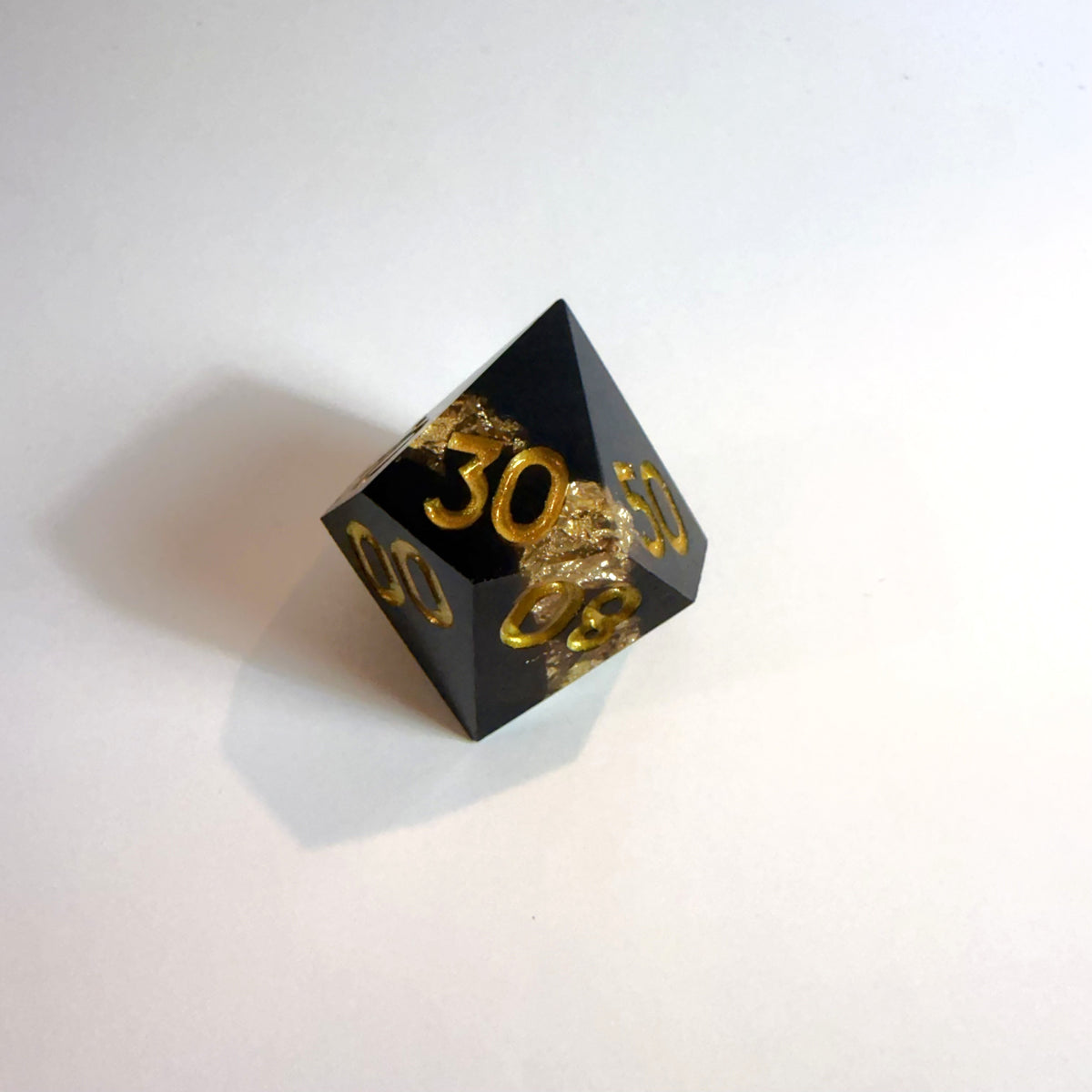 Juego de dados de resina de borde afilado con banda dorada