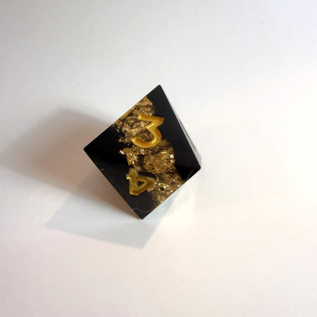 Juego de dados de resina de borde afilado con banda dorada