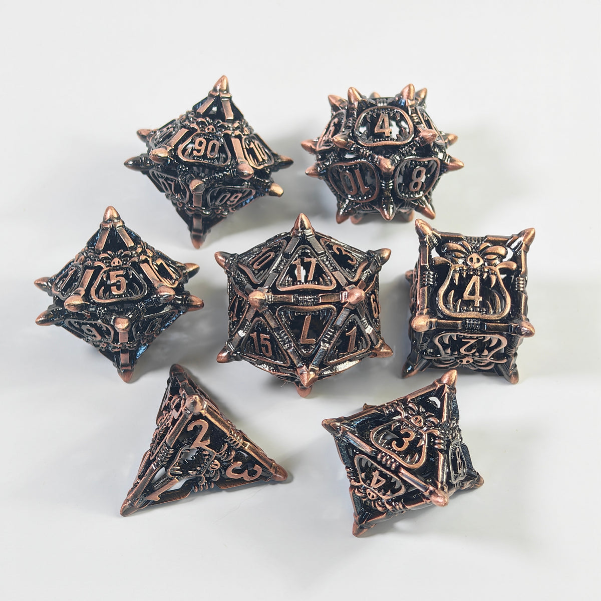 Knurrendes Mimic-Würfelset aus hohlem Kupfermetall