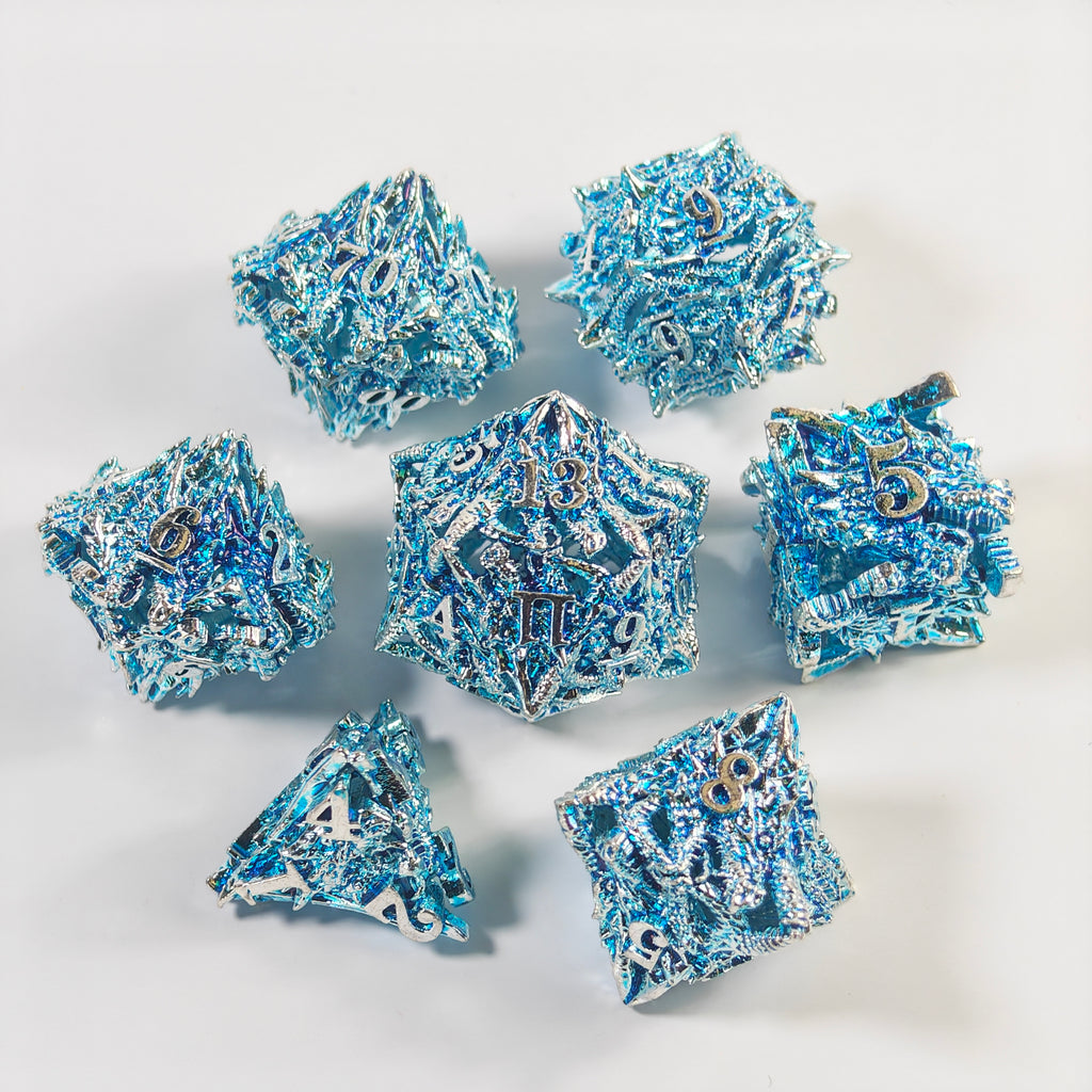 Set di dadi in metallo cavo color argento e blu con testa di drago