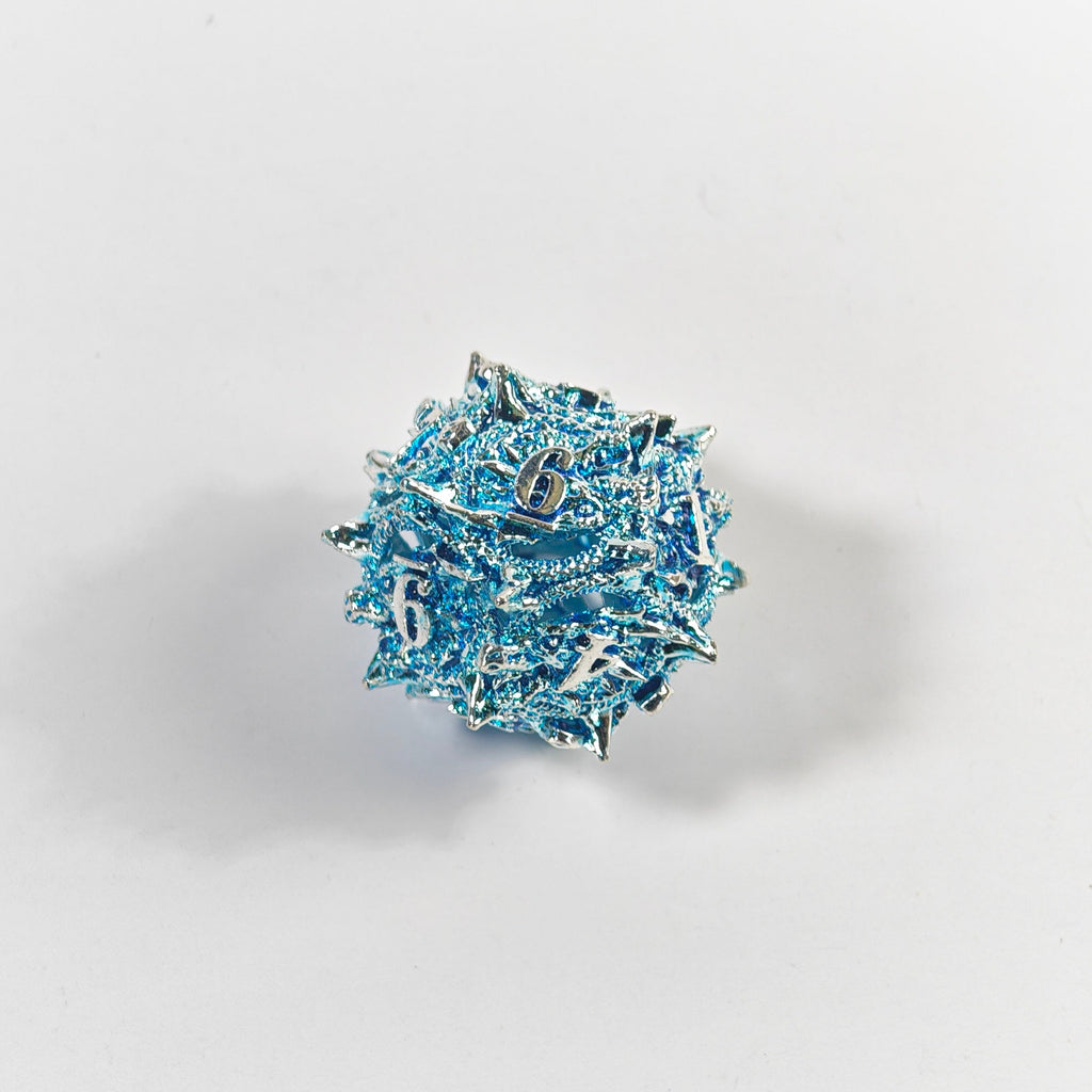 Set di dadi in metallo cavo color argento e blu con testa di drago