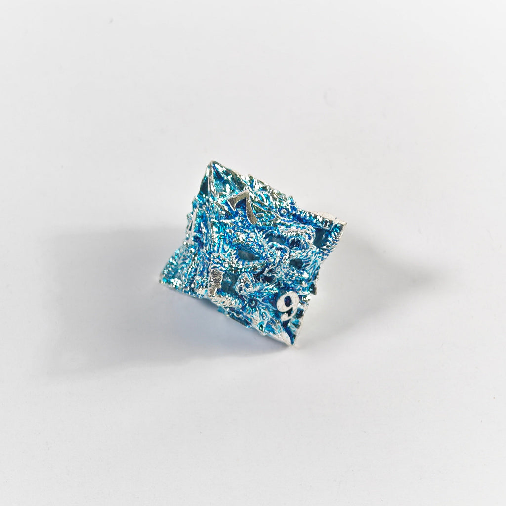 Set di dadi in metallo cavo color argento e blu con testa di drago