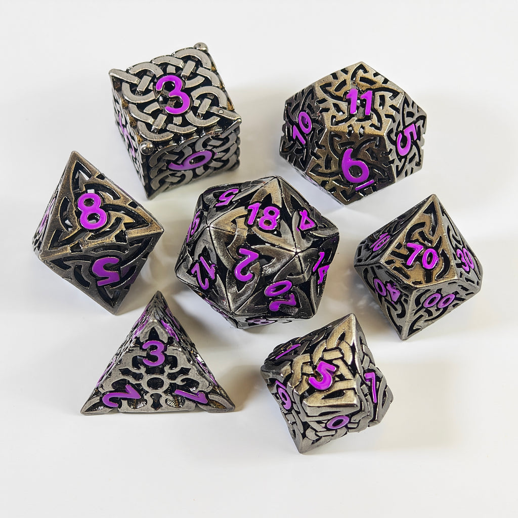 Set di dadi in metallo cavo viola con nodo celtico