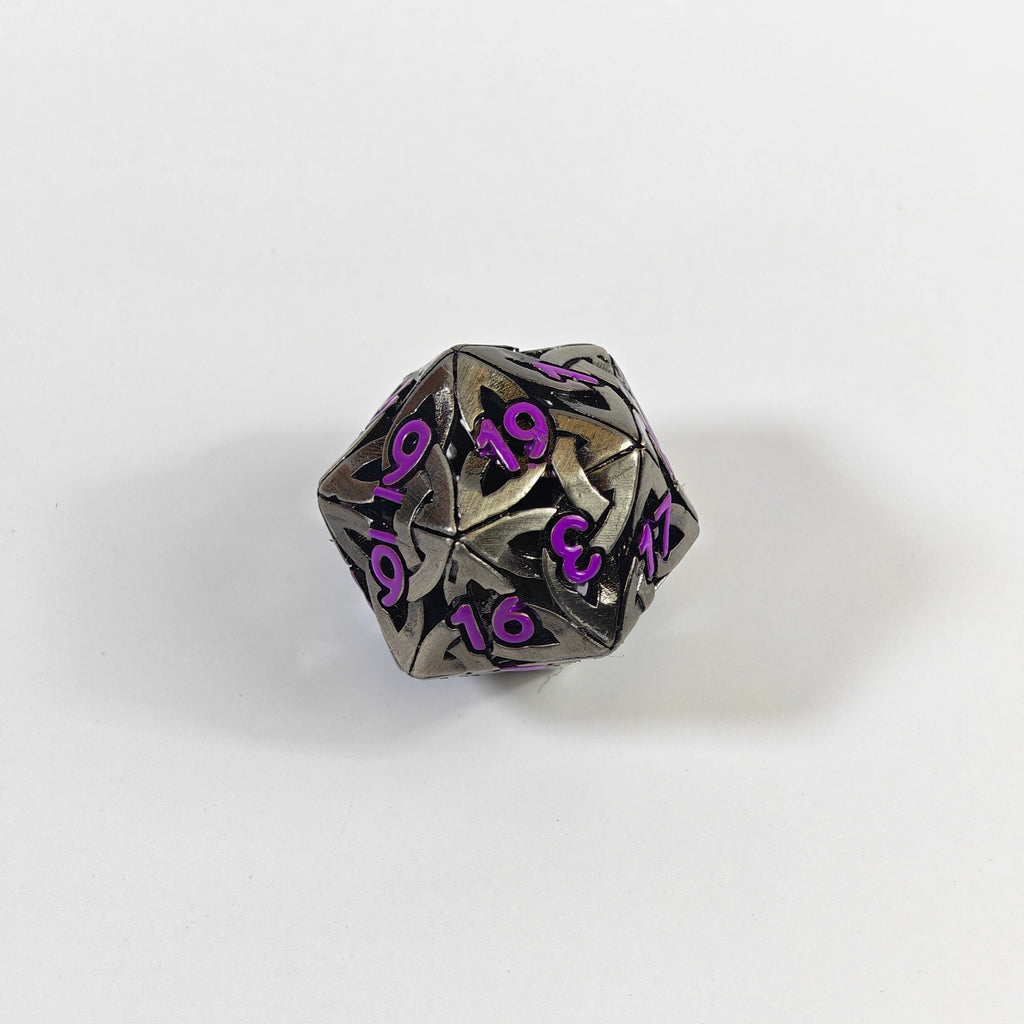 Set di dadi in metallo cavo viola con nodo celtico