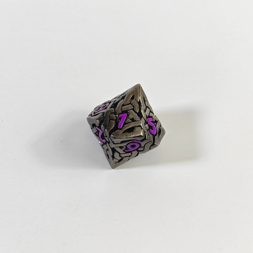 Set di dadi in metallo cavo viola con nodo celtico