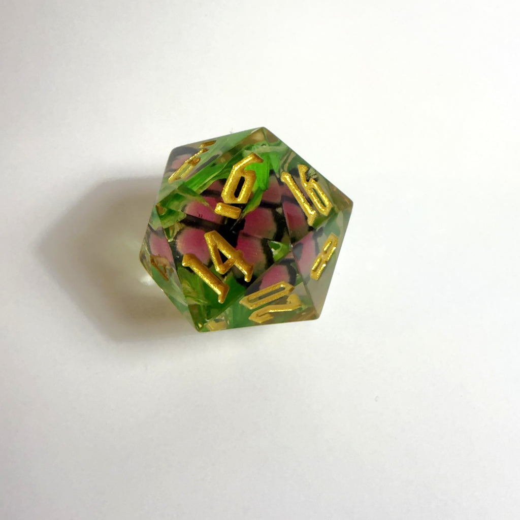 Ensemble de dés artisanaux en résine avec papillons