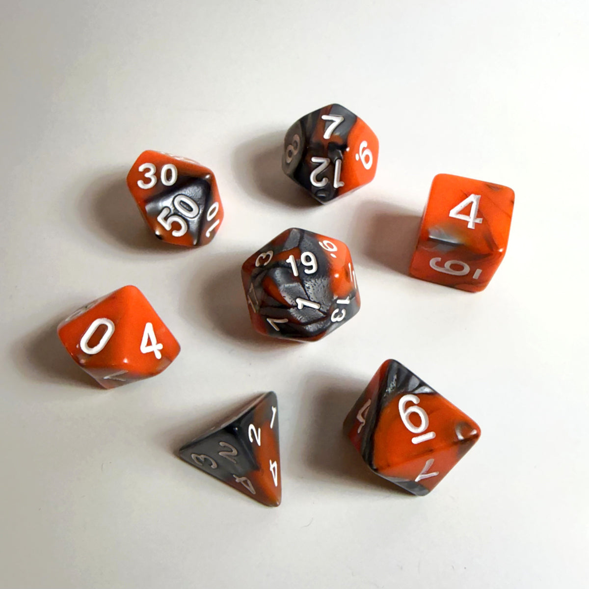 Set di dadi in acrilico pietra lavica