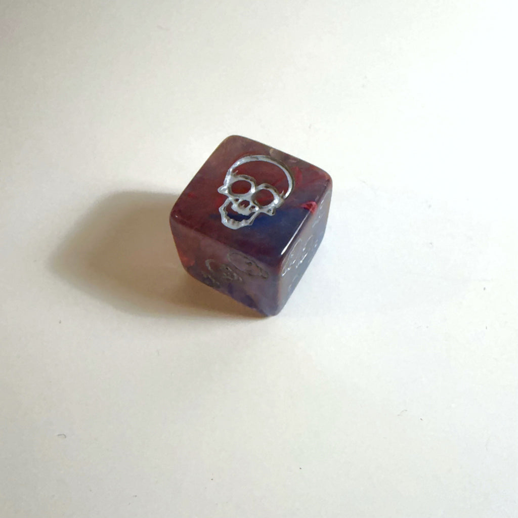 Акрилна зарче-череп D6
