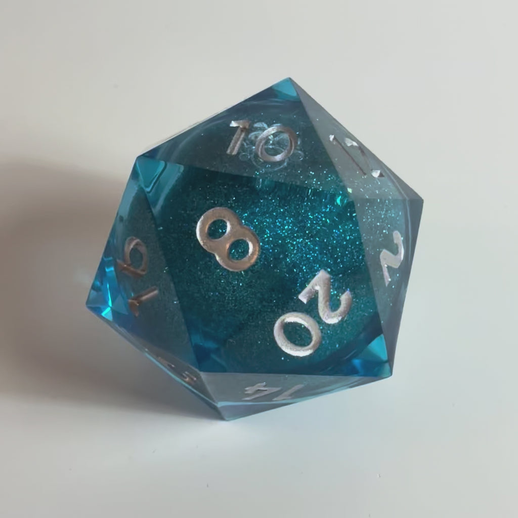 Dado de 20 caras (D20) azul claro y robusto